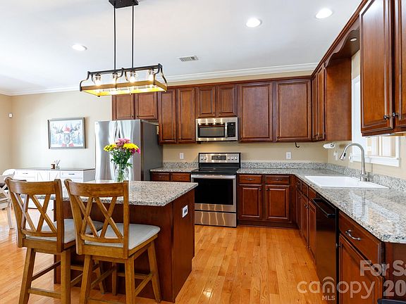 3rd image of 1108 King Rd