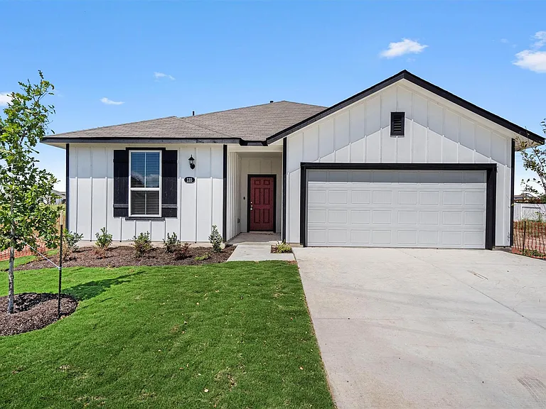 135 Chesterfield Dr — Photo 2