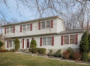 26 Sandi Ln, Fishkill, NY 12524