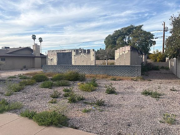 2nd image of 1138 E Del Rio Dr