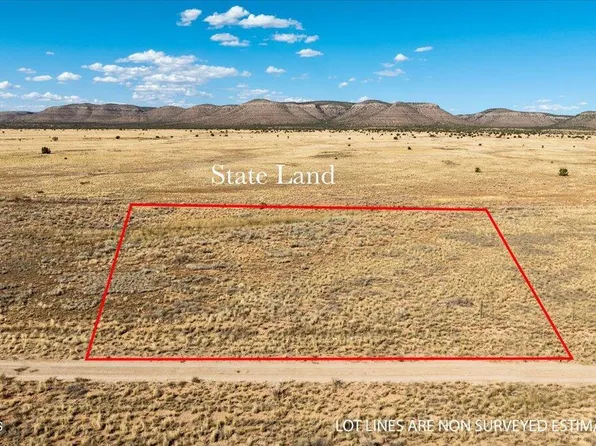 3210 W Limestone Dr, Paulden, AZ 86334