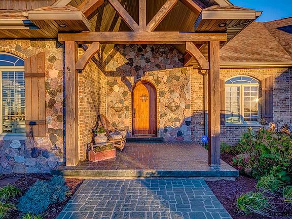 2nd image of 10922 Waterford Ln