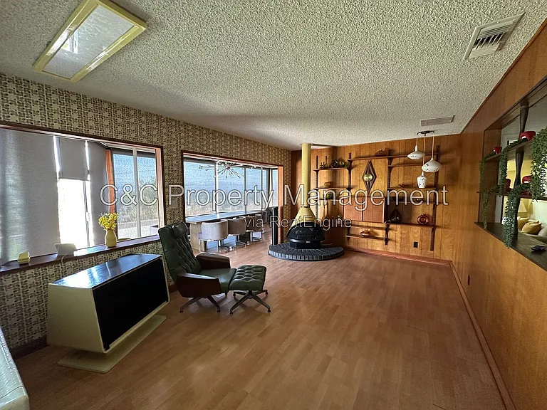 425 Edgerton Dr — Photo 3