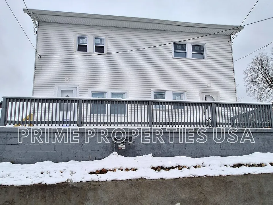 1221 Walnut St