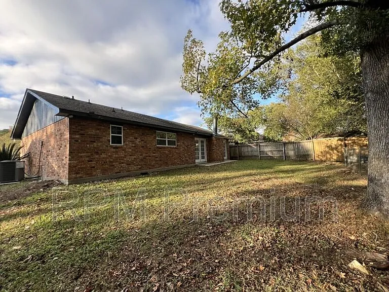 8803 Orleans Dr — Photo 3