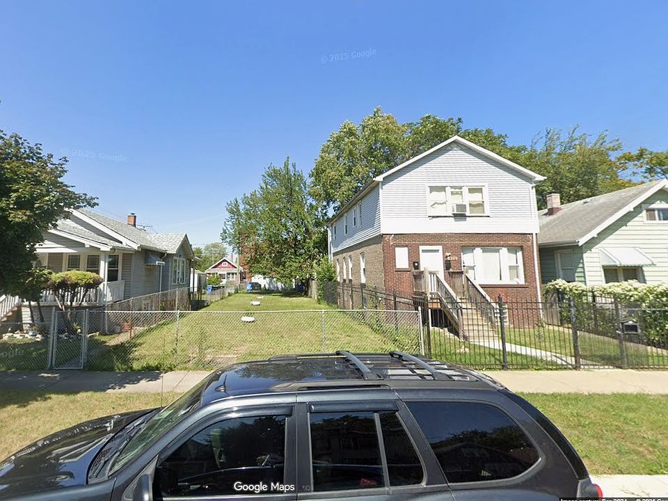 1st image of 140 W 104th Pl