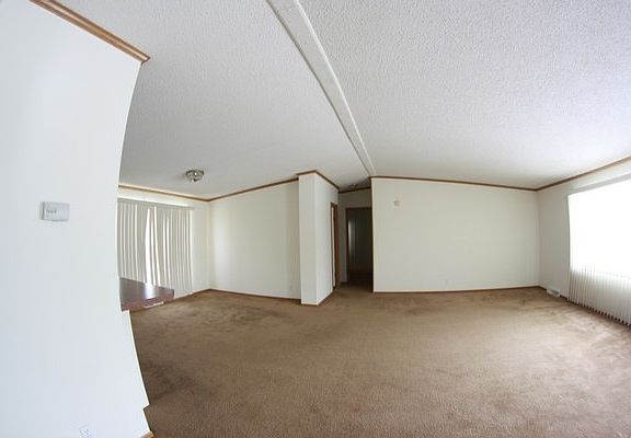 5th image of 504 White Willow Dr