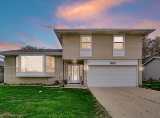 1803 E Camp McDonald Rd, Mount Prospect, IL 60056