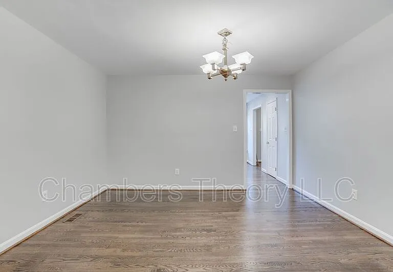 1003 Jennifer Ln — Photo 7