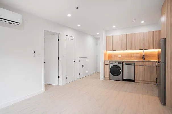 Rented by R New York | media 8