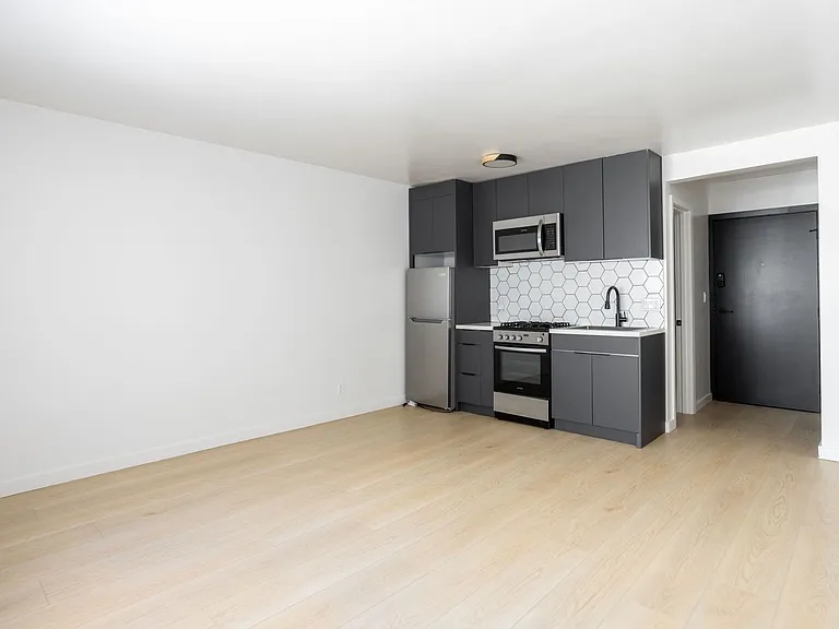 1811 Tamarind Ave — Photo 31