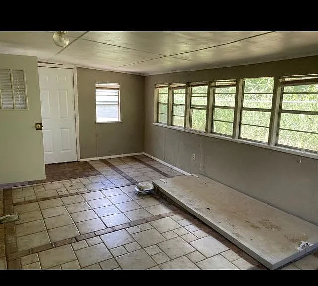 1400 Thompson Dr — Photo 9