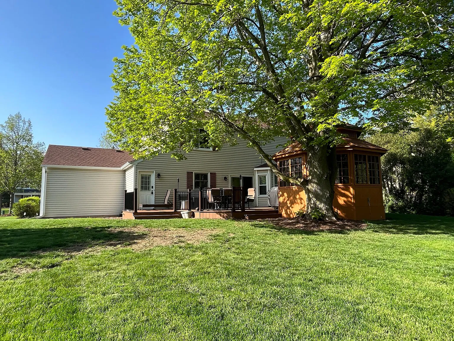 4 bed, 2.5 bath, 2254 sqft, $3,900 — Photo 4