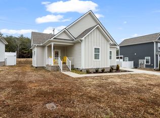 1007 Sycamore Rdg E, Burns, TN 37029