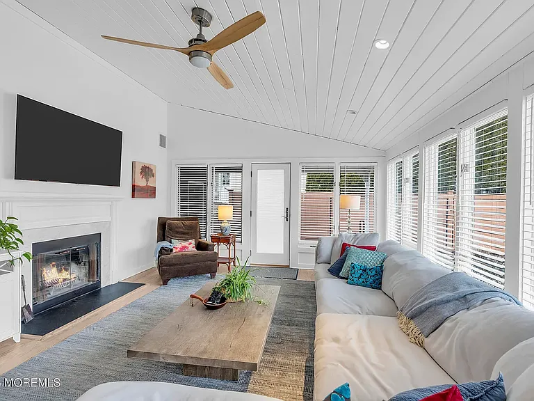 1204 Holly Pl — Photo 7