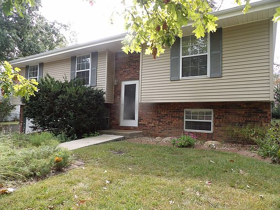 3rd image of 1406 Meadow Ln