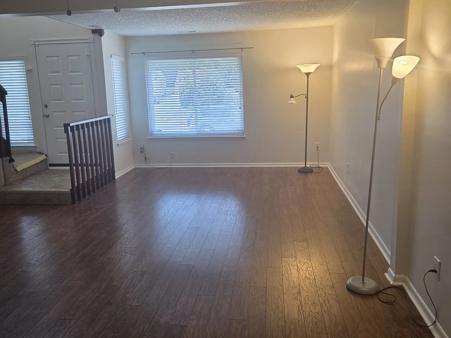 3 bed, 2.5 bath, 1541 sqft, $2,400 — Photo 2