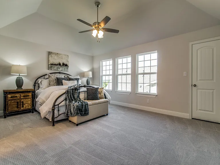 731 Mulberry Ct — Photo 6