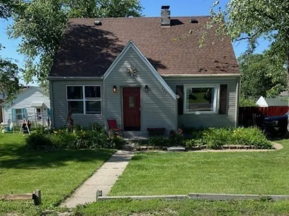 445 Carola St, Creve Coeur, IL 61610