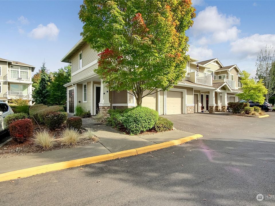 Wonderful top level condominium in the Carrara neighborhood in Lakeland. 2 bedrooms, 2 baths, 1 car attached garage plus lots of extra guest parking close by.>