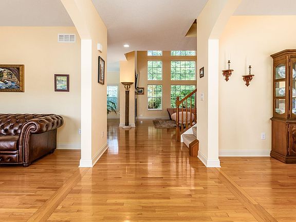 3rd image of 8175 Buttleston Dr