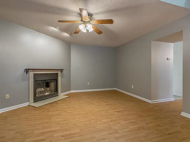 123 Barksdale Ct #123 — Photo 4