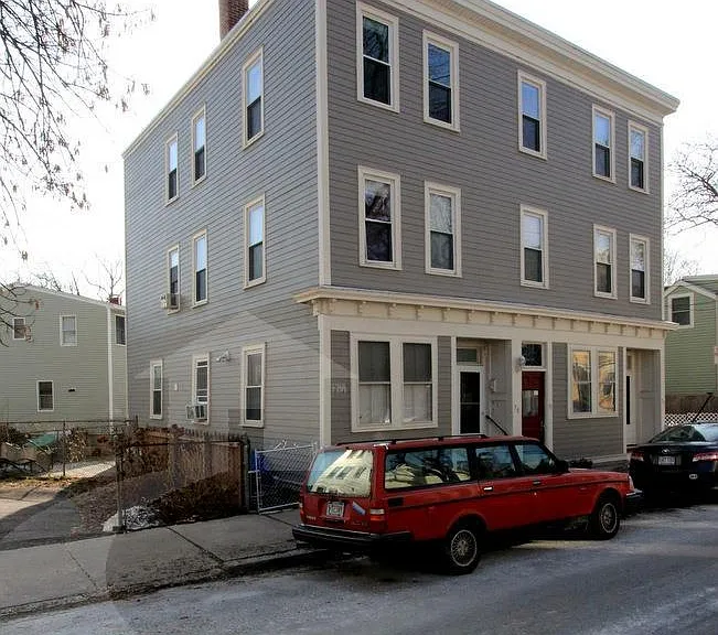 79 Kinnaird St — Photo 4