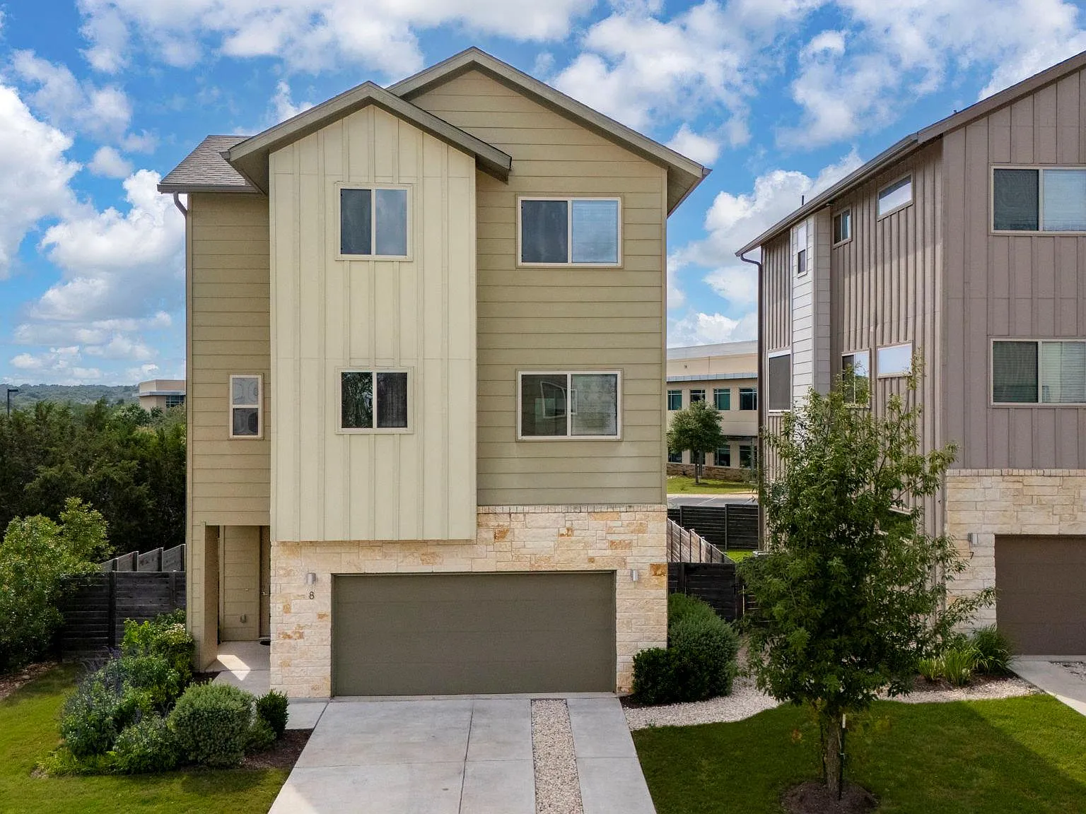 4 bed, 3.0 bath, 2446 sqft, $3,900 — Photo 1