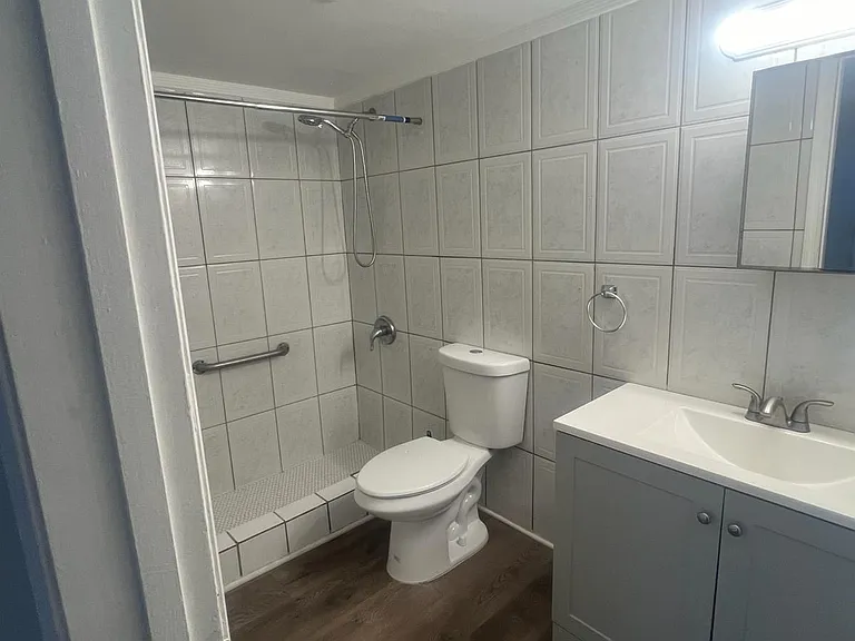 300 NE 125th St #205 — Photo 7