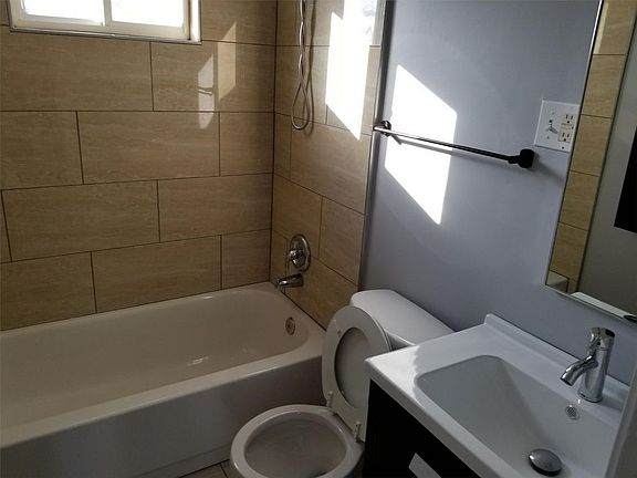 3rd image of 61 Woodcliff Dr