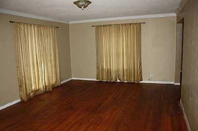 2nd image of 102 W Cayuga Dr