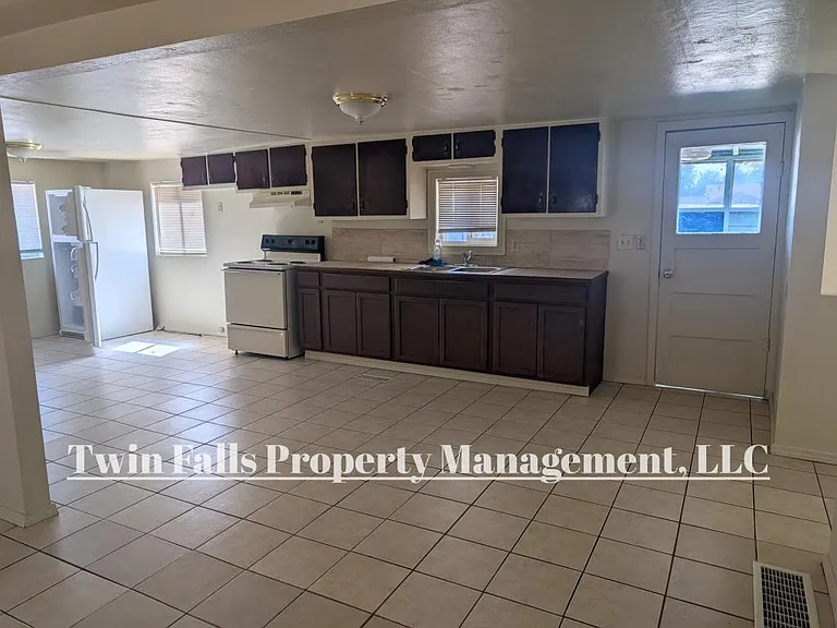 473 Jackson St — Photo 7