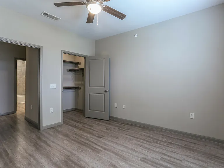 Oaks at Wayside Apartments — Photo 7