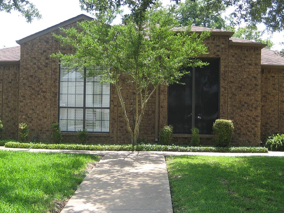 Front - unit is right hand side with shaded windows.