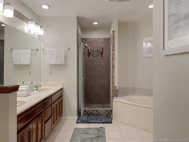 308 S Indianwood Ave — Photo 6