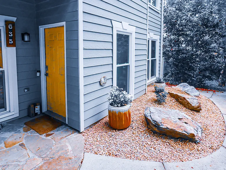 635 Harold Ave NE — Photo 3