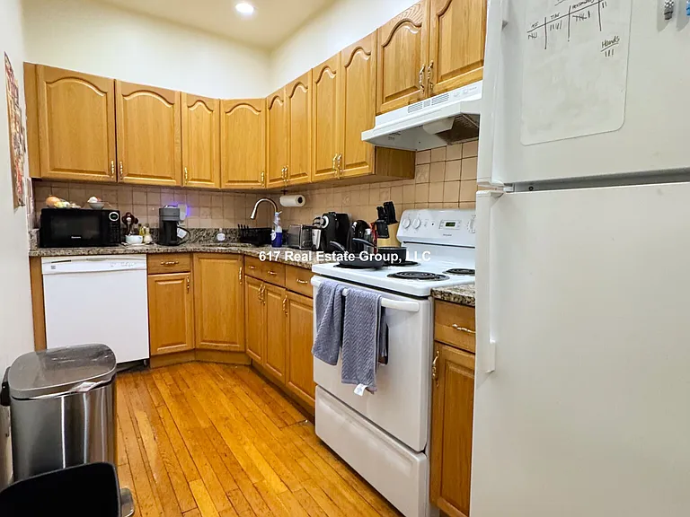 21 Gibbs St #4 — Photo 3