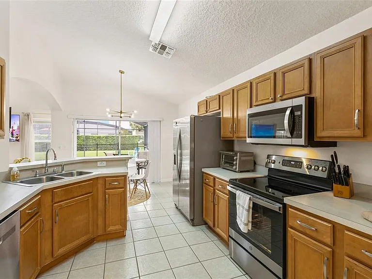 239 Carrera Ave — Photo 12