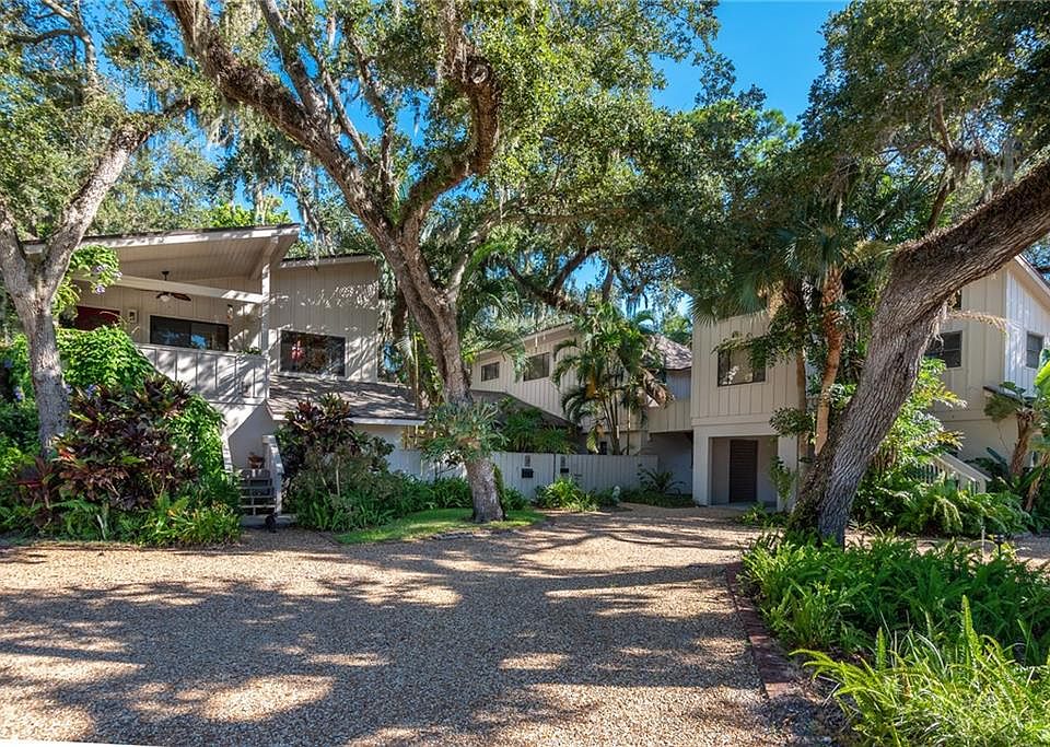 1st image of 650 Royal Palm Blvd APT 1