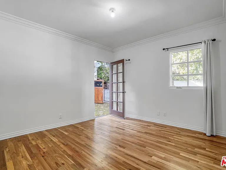 449 N Sweetzer Ave — Photo 11