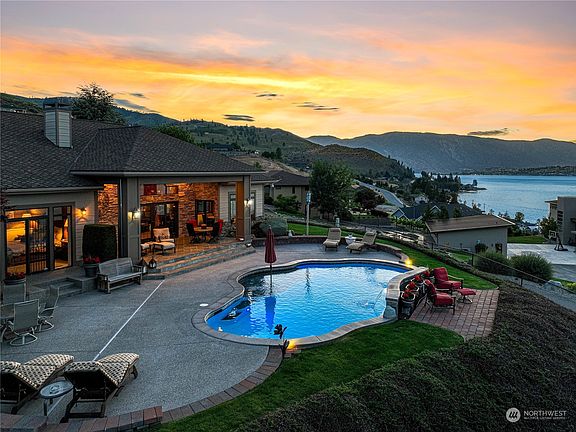 3rd image of 270 Bene Vista Lane