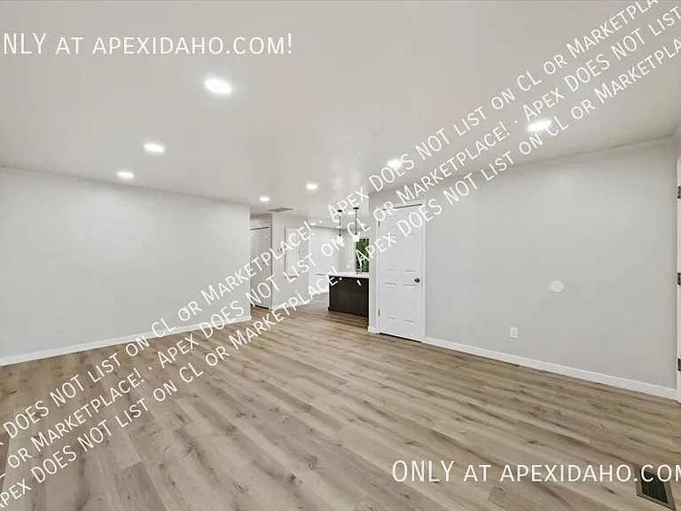 249 S Harlan Pl — Photo 6