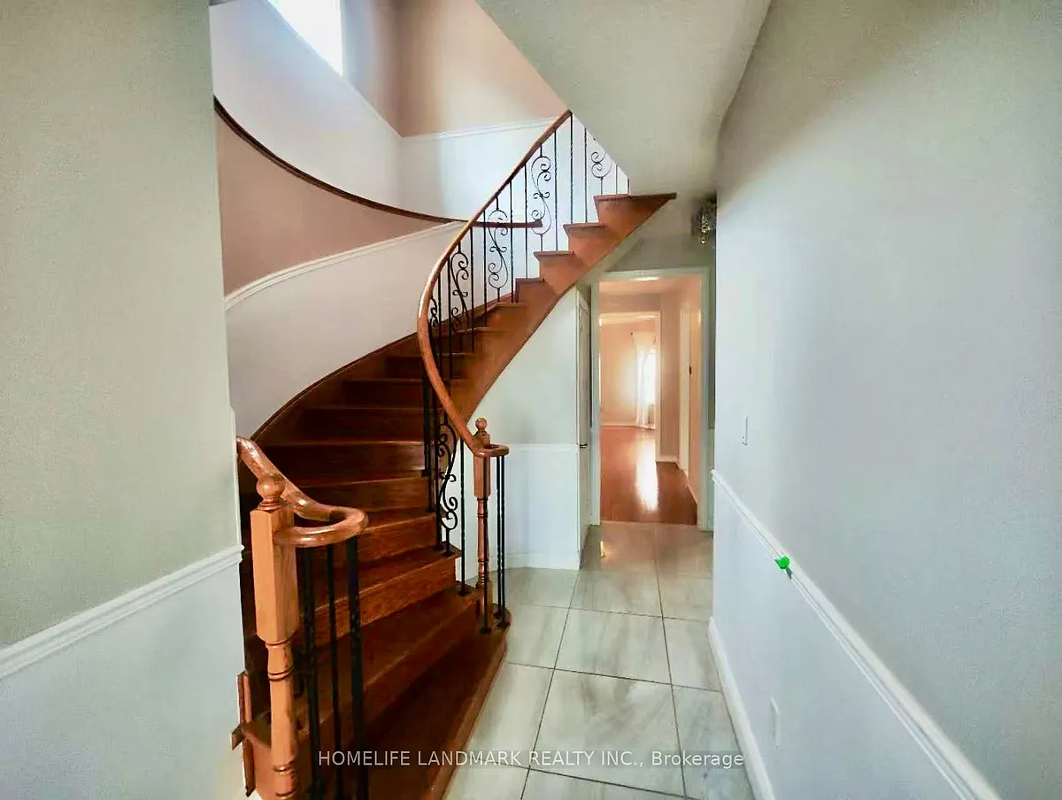 Building Photo - 40 Ozner Cres