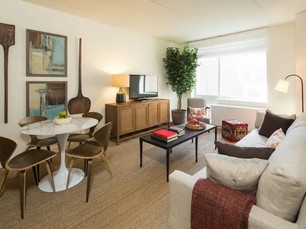 530 West 45th Street image 2 of 9