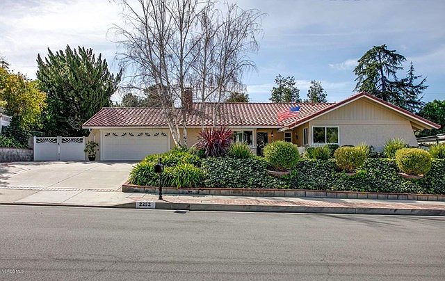 1st image of 2252 Montrose Dr