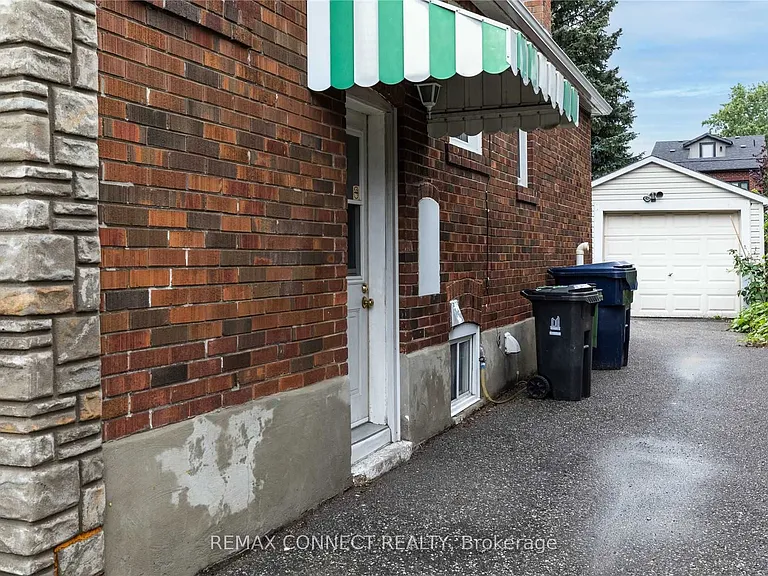 1370 Woodbine Ave #LOWER — Photo 12