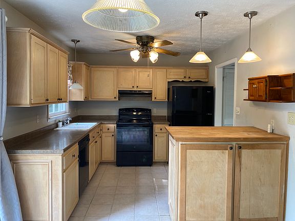 3rd image of 1556 Ember Cir