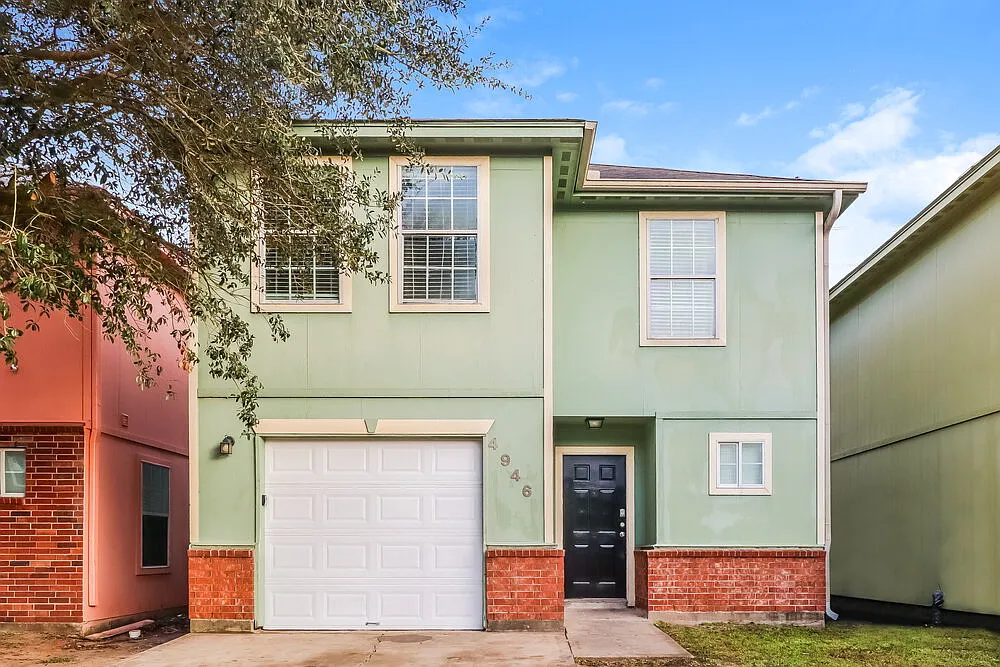 4 bed, 2.5 bath, 1700 sqft, $1,910 — Photo 1