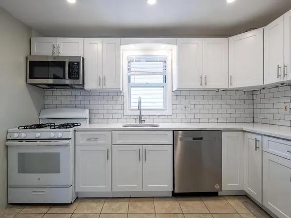 623 4th St APT 2, Troy, NY 12180