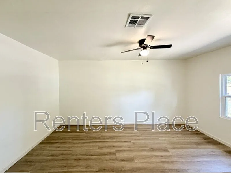 3 bed, 1.0 bath, 1190 sqft, $1,495 — Photo 4